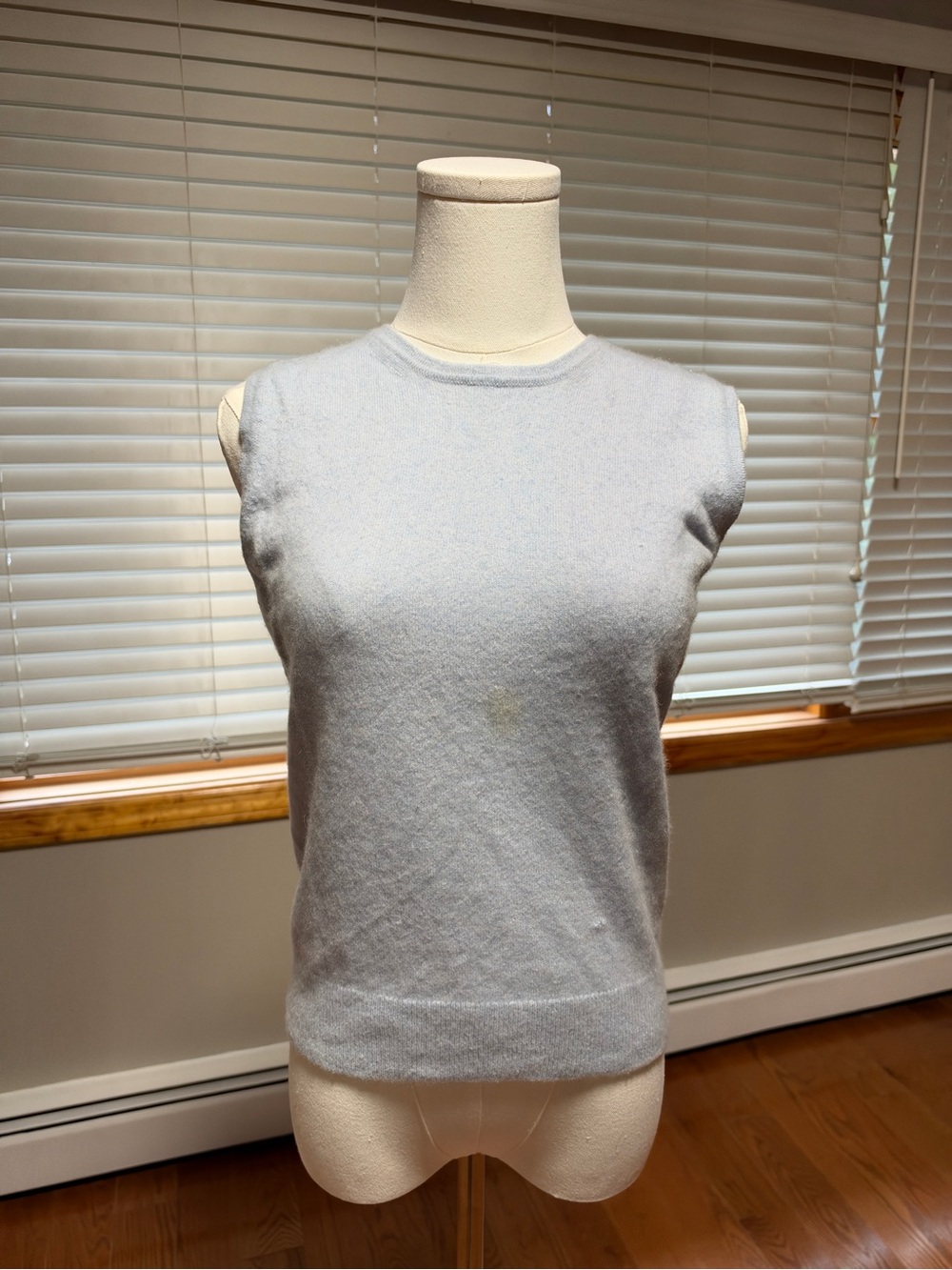 Women’s Light Blue Crewneck 100% Cashmere Sweater Vest